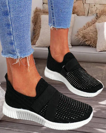 Eleganta sneakers i enfärgat tyg med unik varm borrning - perfekta för alla årstider