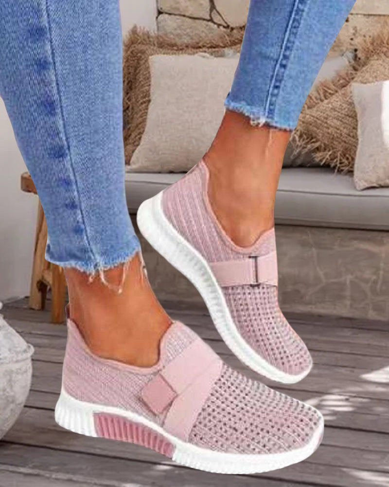 Eleganta sneakers i enfärgat tyg med unik varm borrning - perfekta för alla årstider